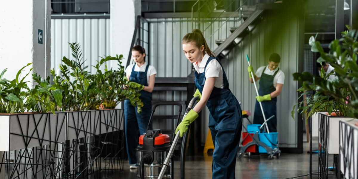 Where can I book reliable commercial cleaning in Logansport, IN