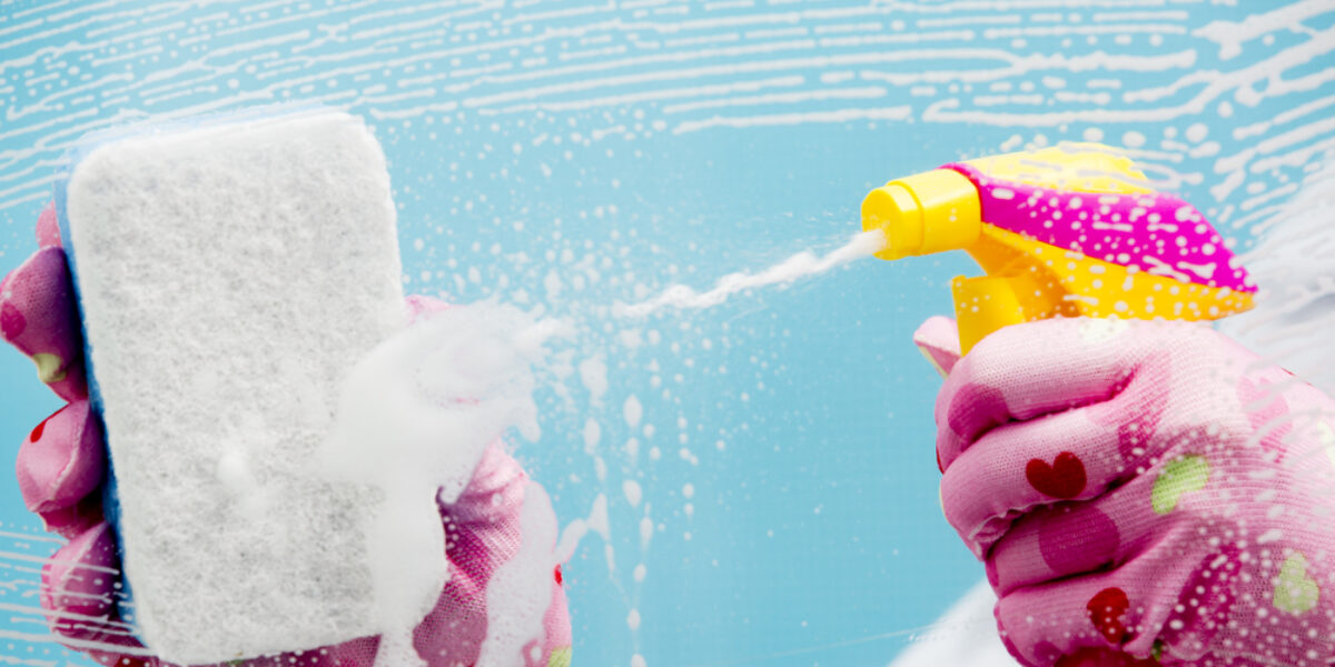 What is the best way to clean a bathroom