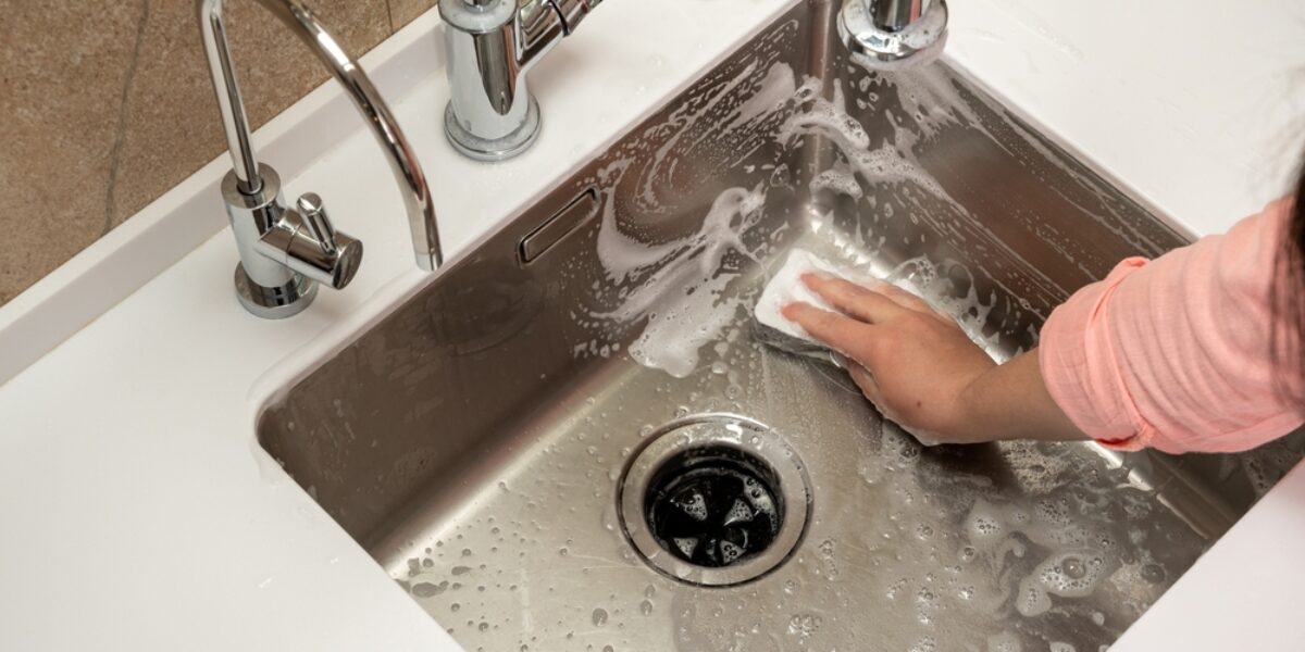 What are the best ways to clean a sink
